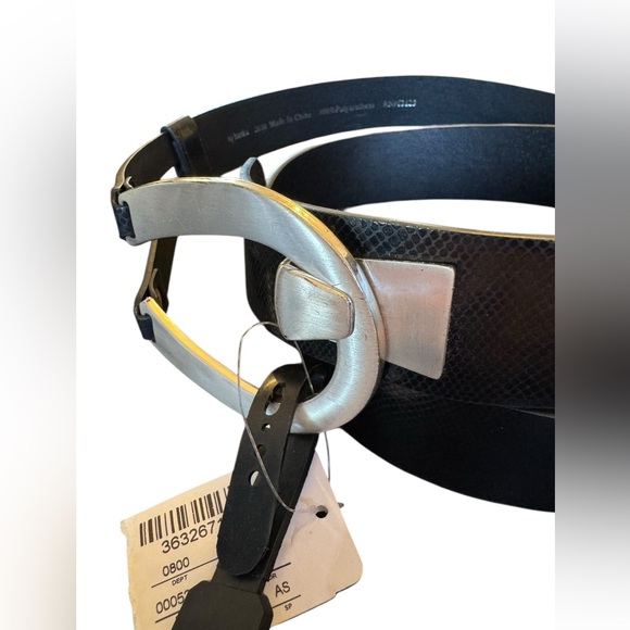 CJ Banks Black and Silver Woman’s Belt 2X/3X - Picture 4 of 6